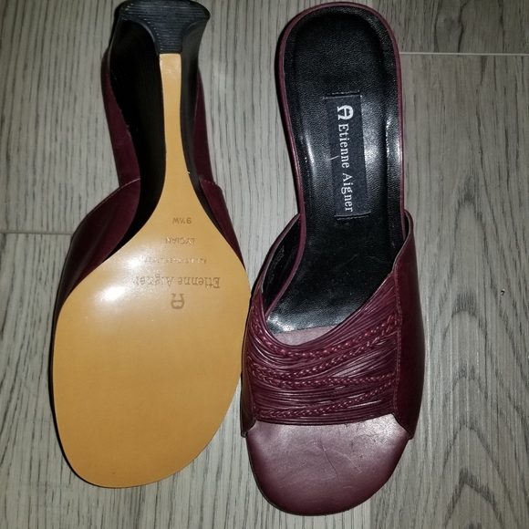 Etienne Aigner wine leather sandals - Picture 3 of 3